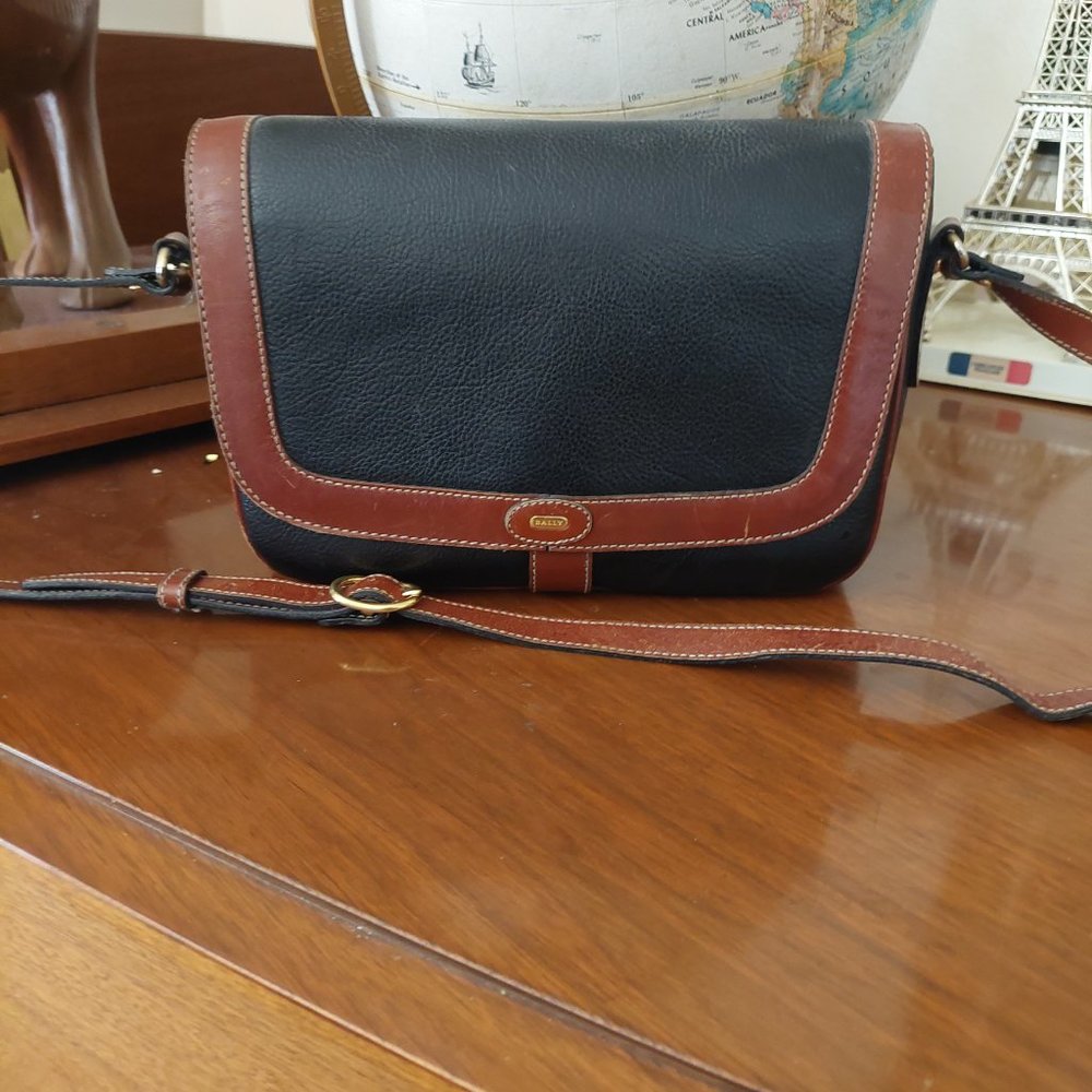 BALLY's PURSE, EXCELLENT condition, brown and black.